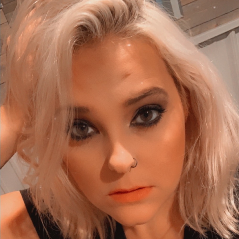 Meet your Posher, Ashley